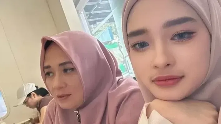 Mercy Lubis dan Inara Rusli. (instagram/@mommy_starla)