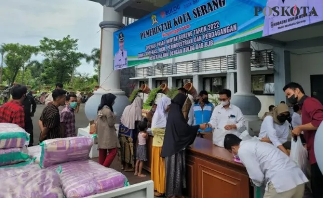 OP Migor murah yang dilakukan Pemkot Serang (foto luthfi)