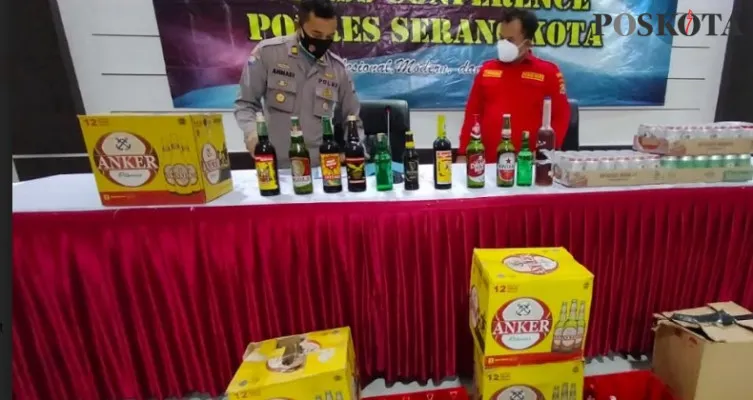 Polres Serang Kota menunjukan barang bukti miras hasil Ops Bina Kusuma Maung 2021. (haryono)