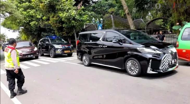 Mobil Lexus Yang Pernah Dinaiki Ketua DPR RI Masuki Istana Batutulis Bogor (Panca Aji)