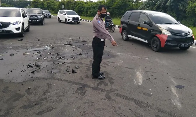 Wanita kendarai SUV seruduk dua mobil dekat pintu keluar Tol Serpong, ketiga mobil alami rusak parah. (Foto/polresmetrotangerang)