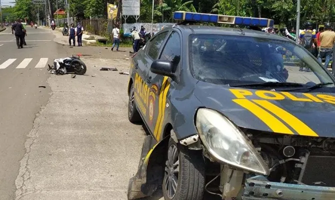 Mobil Patroli milik Polres Bogor mengalami kecelakaan lalulintas di jalan Rata Jakarta-Bogor. (Foto/billy)