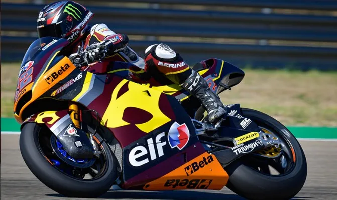 Sam Lowes yang berhasil meraih pole position dengan waktu tercepat 1.36.510 detik dan berhak start di barisan paling depan pada race nanti. (Foto/motogp)