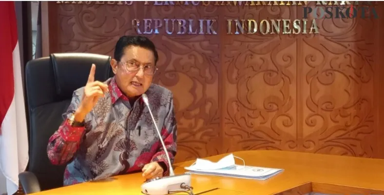 Wakil Ketua MPR Fadel Muhamad sat membeberkan soal anggaran MPR. (rizal).