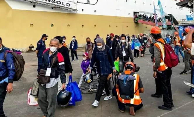 Pemudik yang memanfaatkan angkutan laut. (ist)