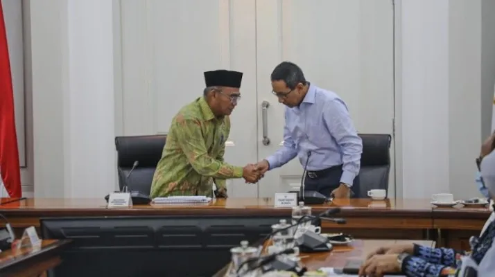 Penjabat Gubernur DKI Jakarta Heru Budi Hartono saat rapat koordinasi dengan  Menteri Koordinator Bidang Pembangunan Manusia dan Kebudayaan Muhadjir Effendy,(Ist)