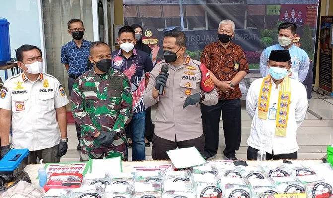 Polres Metro Jakarta Barat memusnahkan barang bukti narkotika hasil pengungkapan di Polres Metro Jakarta Barat pada Jumat (22/10/2021). (Foto/cr01)