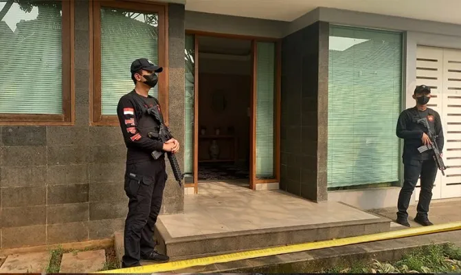 Rumah mewah di Komplek Perumahan kawasan Karawaci, Tangerang yang dijadikan pabrik pembuatan narkotika jenis sabu. (Foto/mapolresmetrojakartabarat)