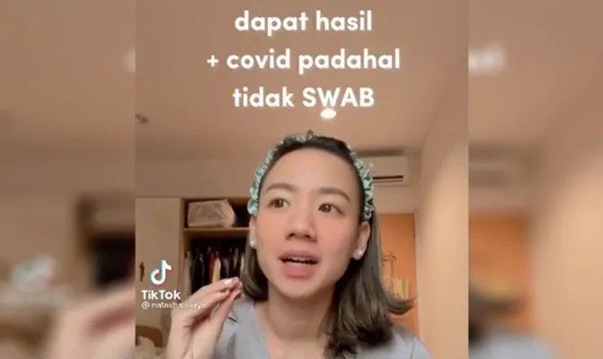 Selebgran tiktok @natasha.surya saat membagikan kisah tak mengenakan dirinya yang dinyatakan positif Covid-19 padahal tidak melakukan swab tes. (Foto/tiktok@natasha.surya)