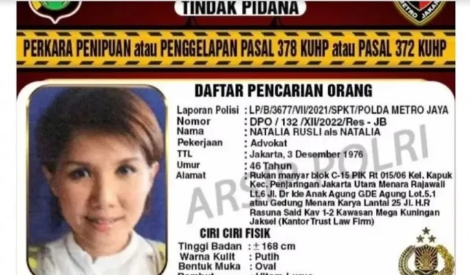 Pengacara Natalia Rusli menyerahkan diri ke polisi usai menjadi DPO kasus dugaan penipuan dan penggelapan. (Ist)