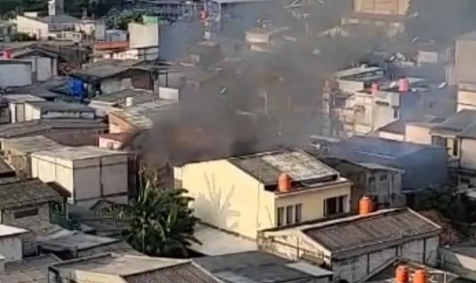 Kebakaran melanda 3 rumah tinggal di kawasan Rawa Buaya, Cengkareng, Jakbar. (Ist)