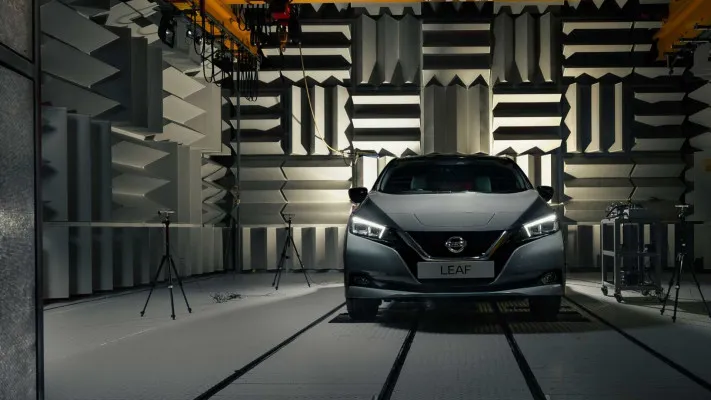 Nissan Leaf MY 2021 kini sudah dilengkapi dengan suara untuk mencegah kecelakaan. (foto/uk.motor1)