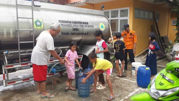 Pendistribusian air bersih di Kabupaten bogor (ist)