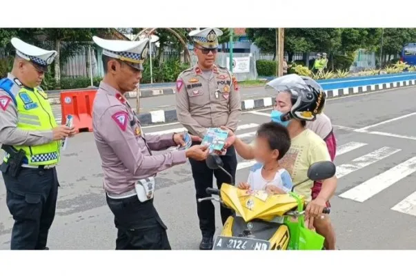 Sejumlah personil Satlantas Polres Lebak saat melaksanakan operasi keselamatan maung 2024. (Foto: Ist).