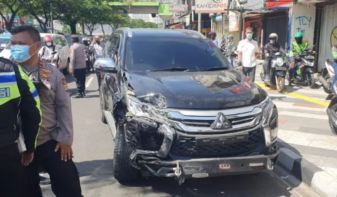 Mobil Pajero yang diamankan usai tabrak mobil lainnya.(Ist)