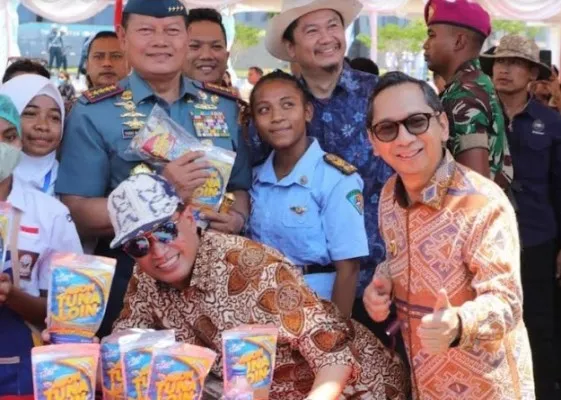 Menhub RI Budi Karya Sumadi bersama Panglima TNI Laksamana TNI Yudo Margono menghadiri puncak Hari Maritim Nasional ke-59 tahun 2023, di Markas Komando Lantamal VII Kupang.(Ist/Puspen TNI)