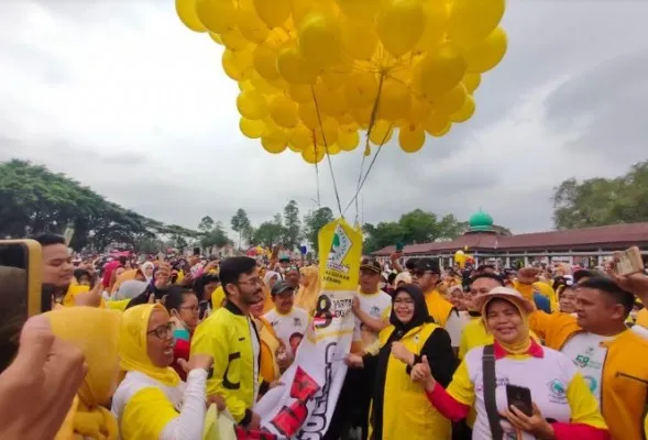 Ratu Ria Maryana saat membuka Jalan Sehat Ceria Golkar Kota Serang (Ist)