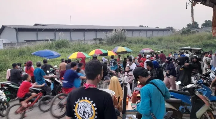 Suasana Pasar Rakyat Leuwinutug.(Panca)