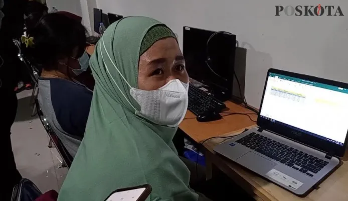 Siti salah satu pegawai pinjaman online yang sebelumnya seorang ibu rumah tangga.(CR 11)