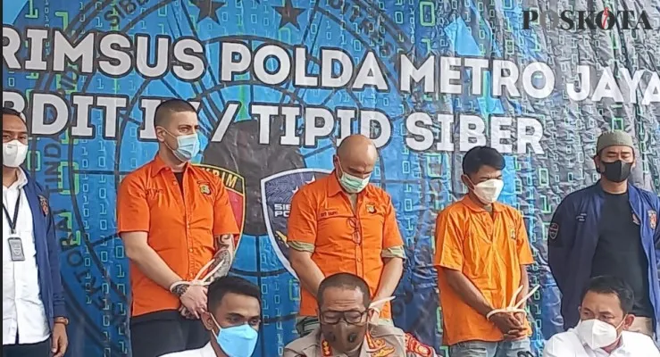 Polda Metro Jaya menggelar Jumpa Pers penangkapan pelaku skimming.(adji)