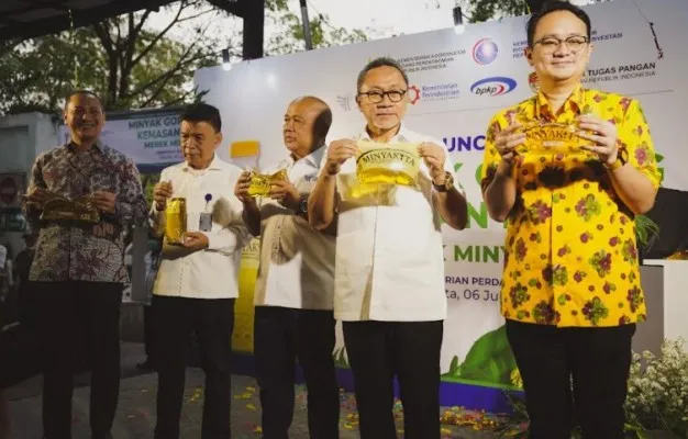 Saat peluncuran  minyak goreng bersubsidi. (rizal)