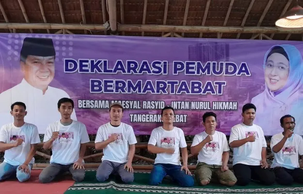 Gen Z saat mendeklarasikan dukungan terhadap pasangan Maesyal-Intan di Pilkada Kabupaten Tangerang 2024. (Poskota/Veronica)