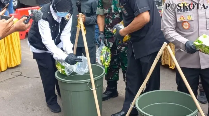 Polres Metro Jakarta Barat memusnahkan barang bukti puluhan kilogram narkotika jenis sabu dan ratusan ribu pil ekstasi. (Pandi)