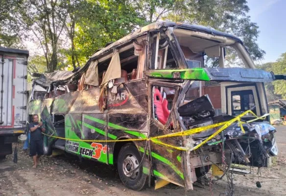 Bus Trans Putera Fajar yang mengalami kecelakaan di Ciater, Kabupaten Subang. (Dok: Kemenhub)