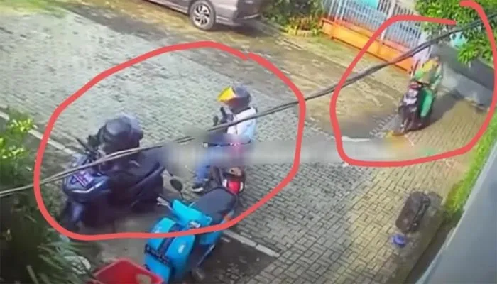 Komplotan pencuri sepeda motor gagal mengambil motor di kawasan Kembangan, Jakarta Barat. (Tangkapan Layar)