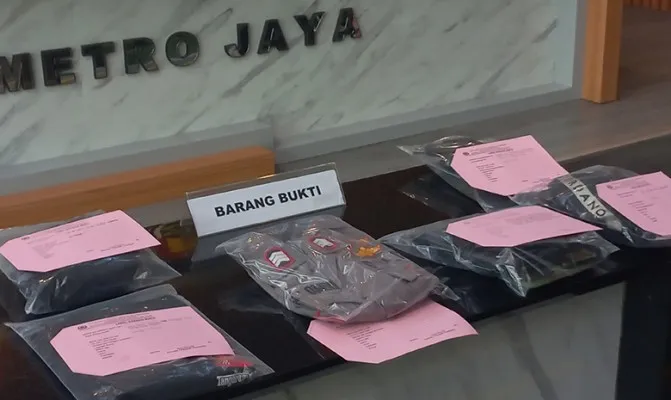 Ilustrasi barang bukti pistol. (poskota)