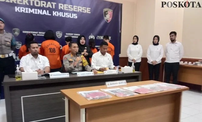 Kabidhumas Polda Banten Kombes Didik Heriyanto saat memberikan keterangan pers terkait pengungkapan judi online. (Rahmat Haryono)