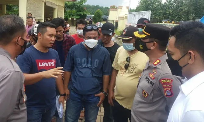 DLH menilai aksi penolakan pembuangan sampah itu ditunggangi oleh oknum. (Foto/luthfi) 