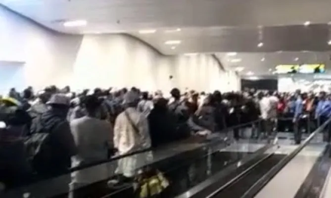 Penumpukan di Bandara Soetta. (Ist)