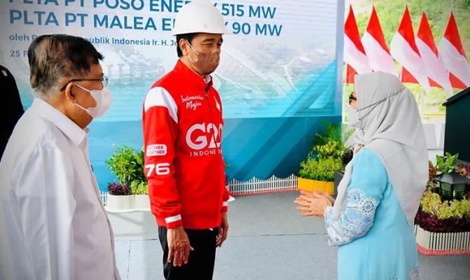 Presiden Joko Widodo dan Jusuf Kalla saat peresmian 2 PLTA di Sulawesi salah satunya PLTA Poso dengan kapasitas 515 MW. (Foto/biropers)