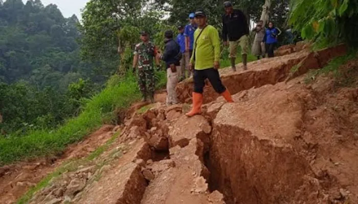 Pergeseran tanah kembali terjadi di Kampung Cibugis, Desa Banyuwangi, Kecamatan Cigudeg, Kabupaten Bogor. (BPBD Kab. Bogor)