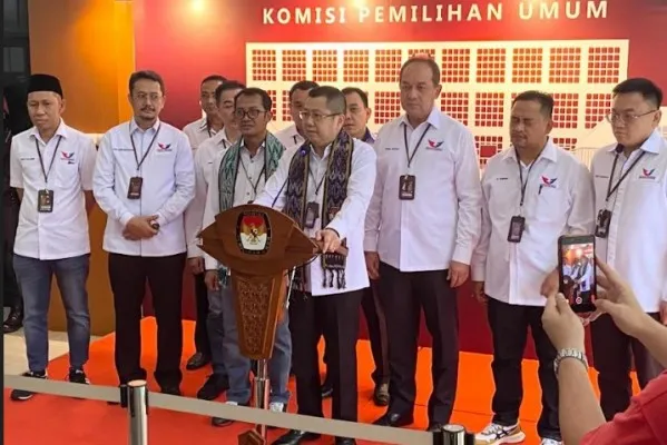 Ketum Perindo Hary Tanoesoedibjo saat di KPU. (rizal)