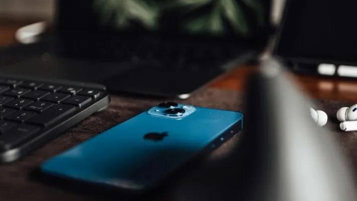 Diskon besar iPhone 13, cek harga terbaru dan spesifikasinya. (Pexels)