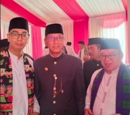 Ketua Umum Lembaga Kebudayaan Betawi (LKB), Beky Mardani bersama Pj Heru saat perayaan  Lebaran Betawi.(Ist)