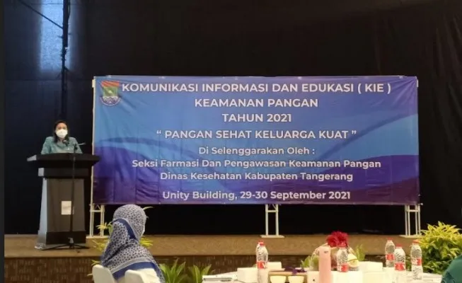 Sambutan Yuli Zaki Iskandar Ketua Tim Penggerak Pemberdayaan Kesejahteraan Keluarga saat membuka acara Komunikasi Informasi dan Edukasi Keamanan Pangan. (Ist)