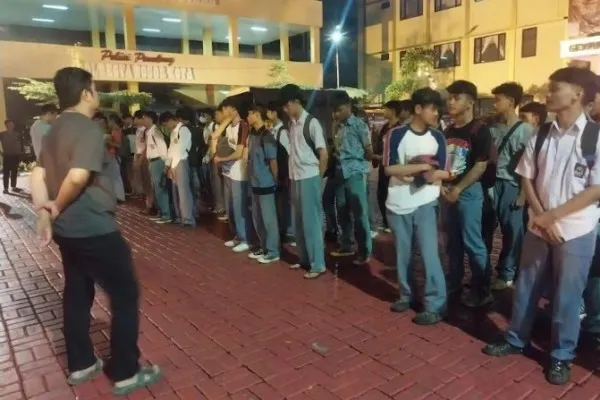 Puluhan pelajar SMK di wilayah Kelurahan Kayumanis, Kecamatan Tanah Sareal, Kota Bogor yang diiamankan polisi.(Ist)