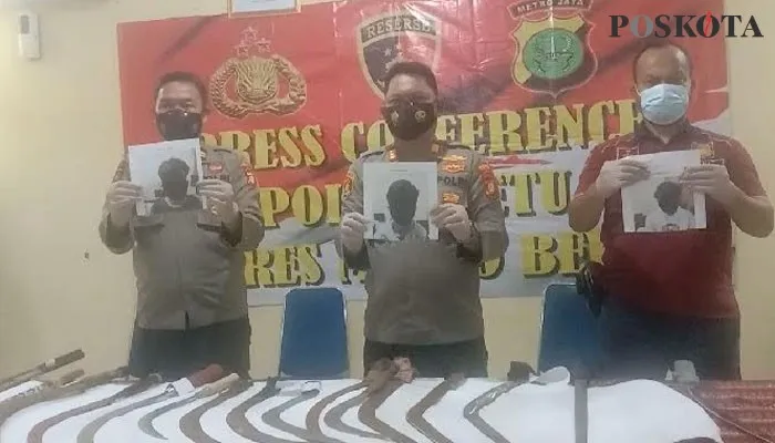 Polres Kabupaten Bekasi ungkap penangkapan 3 pelajar yang akan tawuran.(tuahta