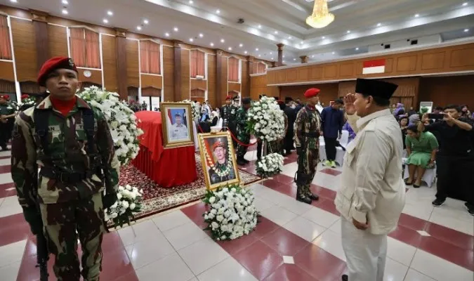 Menteri Pertahanan (Menhan) RI Prabowo Subianto beri penghormatan terakhir kepada mantan Kepala BNPB Letjen TNI (Purn) Doni Monardo .(Ist)