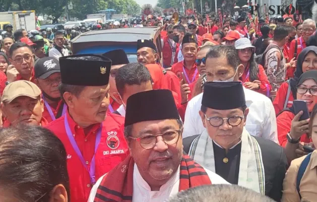 Pasangan Calon Gubernur dan Wakil Gubernur DKI Jakarta, Pramono Anung-Rano Karno tiba di Kantor KPU DKI Jakarta, Rabu, 28 Agustus 2024. (Poskota/Pandi Ramedhan)