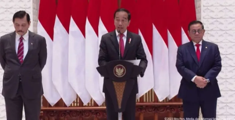 Presiden Joko Widodo menanggapi kabar penetapan Kabasarnas 2021-2023 sebagai tersangka KPK. Ini disampaikan Presiden menjelang keberangkatan ke RRT, Kamis (27/7/2023).(Biropres)