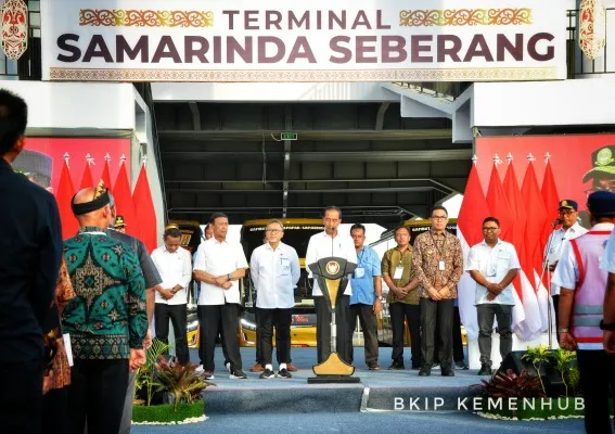 Presiden Joko Widodo didampingi saat  resmikan Terminal Penumpang Tipe A Samarinda Seberang. (ist)