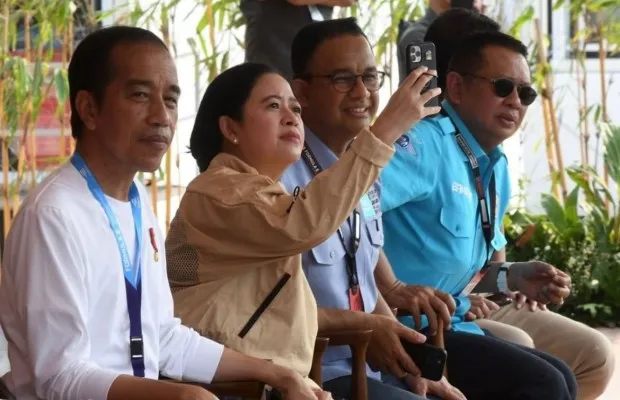 Presiden Joko Widodo, Ketua DPR RI Puan Maharani, Gubernur DKI Jakarta Anies Baswedan, dan Ketua MPR RI Bambang Soesatyo saat menonton Formula E. (Foto: Instagram/ Puanmaharani)