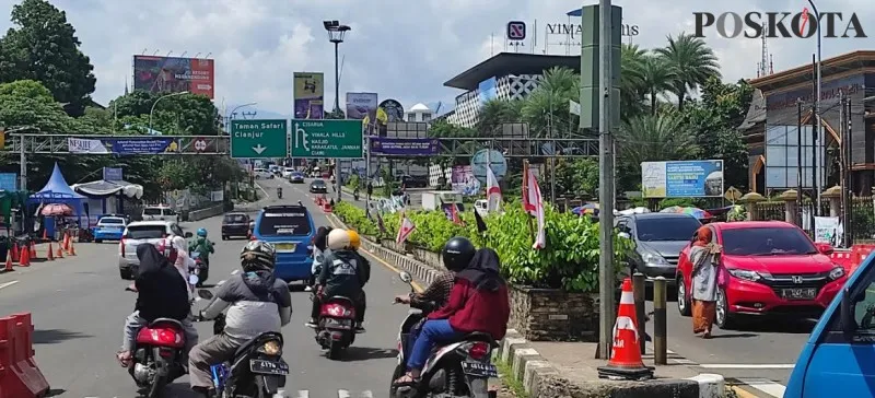 Suasana lalulintas di Simpang Gadog, Ciawi, Kabupaten Bogor Jumat (6/5/2022) pukul 11:00 WIB. (Billy)