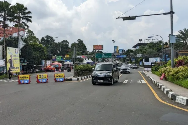 One way ke Jakarta di Jalur wisata Puncak Bogor (Poskota.co.id/Panca Aji)