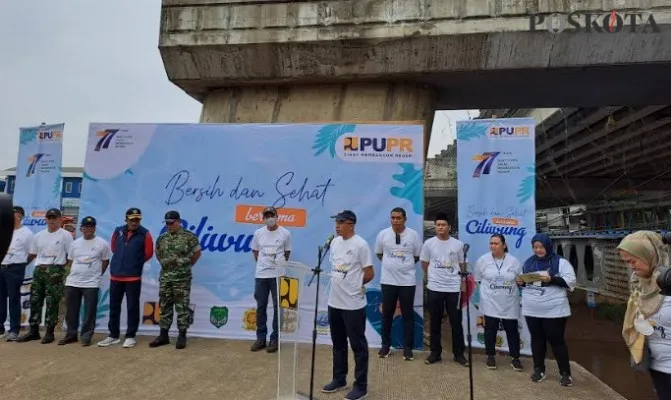 Ditjen SDA Kementerian PUPR,  Adenan Rasyid saat memaparkan soal manfaat Sungai Ciliwing. (rizal)