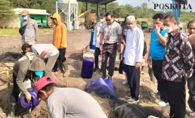 Jajaran PB-MA bersama PLTU 2 Labuan, Pandeglang saat lounching pengolahan pupuk orgnaik. (Foto: Samsul Fatoni).